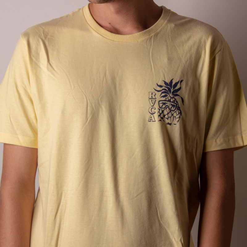 Camiseta RVCA Aloha Shop Amarelo
